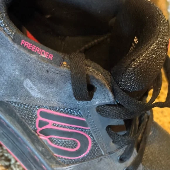 Size 10.5 five ten free rider mountain bike shoes - Picture 1 of 10
